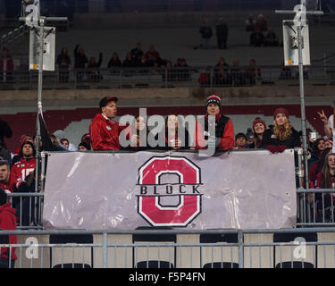 Columbus, Ohio, USA. Nov 7, 2015. Le ''bloc O'' section des élèves avant un match de saison régulière entre l'Ohio State Buckeyes et les Minnesota Golden Gophers à Columbus, Ohio. Brent Clark/CSM/Alamy Live News Banque D'Images