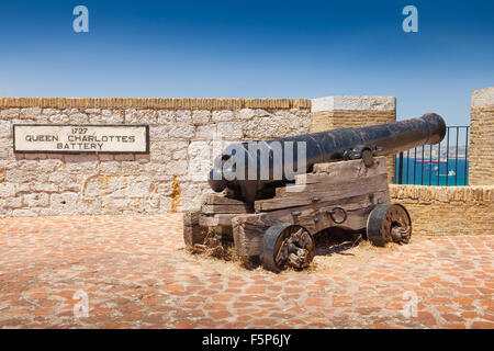 La batterie de la Reine Charlotte est sur le coin est de le château mauresque et il est là depuis 1727 Banque D'Images