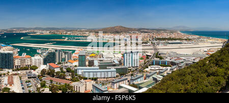 Une vue panoramique sur le nouvel aéroport de Gibraltar à l'Est de l'Espagne le manteau alog Banque D'Images