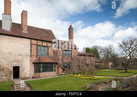 Vue arrière de la maison et des jardins à la maison de William Shakespeare, Stratford upon Avon. L'Angleterre Banque D'Images