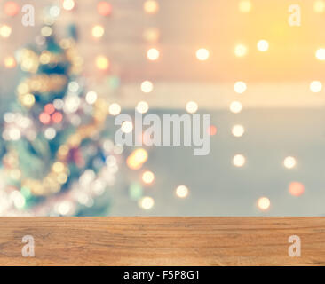 Greething le meilleur de noël vacances d'hiver. La planche en bois avec sparkle blur bokeh pour thème de Noël adapté aux contexte Banque D'Images