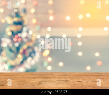 Greething le meilleur de noël vacances d'hiver. La planche en bois avec sparkle blur bokeh pour thème de Noël adapté aux contexte Banque D'Images