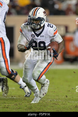 College Station, Texas, USA. 07Th Nov, 2015. Auburn Tigers running back Jovon Robinson (29) porte la balle pendant le jeu entre le Texas A&M Aggies et l'Auburn Tigers à Kyle Field in College Station, Texas. Auburn gagne contre Texas A&M, 26-10. Patrick Green/CSM/Alamy Live News Banque D'Images