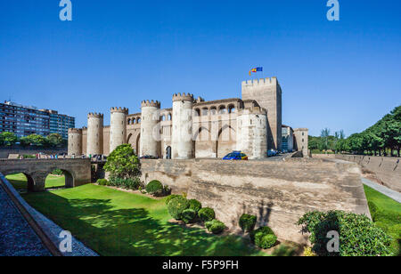 Espagne, Aragon, Saragosse, vue de l'Aljaferia Palace, palais fortifié construit au xie siècle Banque D'Images