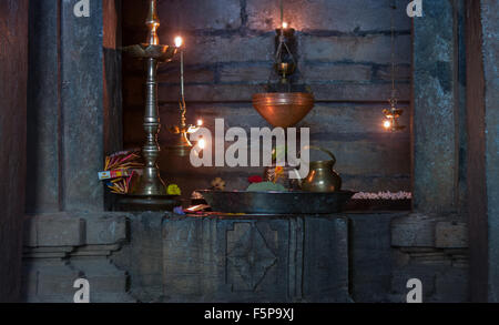 Le président shiva linga à Tambdi Surla Temple, Goa. Shiva est considéré comme la Cour suprême et le plus vénéré chez les Hindous Banque D'Images