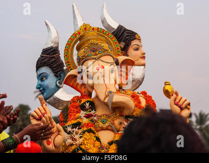 Idole de Ganesh en procession Banque D'Images