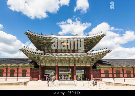 Heungnyemun gate de Gyeongbokgung Palace, palais royal principal de Séoul en Corée du Sud capitale Banque D'Images