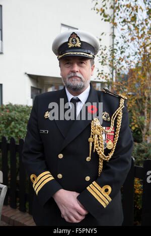 Orpington, UK. Nov 8, 2015. Larry commandant le Haut-commissariat du Canada dépose une gerbe à Orpington Kent à l'occasion d'un crédit d'ceremon : Keith Larby/Alamy Live News Banque D'Images