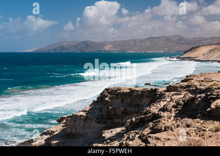 Vue sur la côte nord de Jandía avec ses formations rocheuses à Fuerteventura, Espagne Banque D'Images