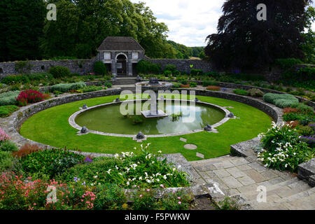 Jardin de l'étang rond ovale creux Heywood Gardens jardin conçu formelle architecte Sir Edwin Lutyens Laois Irlande Ballinakill Banque D'Images