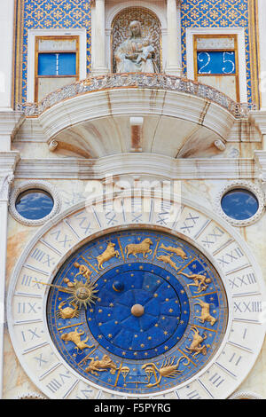 Signes du zodiaque sur Torre dell'Orologio Piazza San Marco Venise Vénétie Italie Europe Banque D'Images