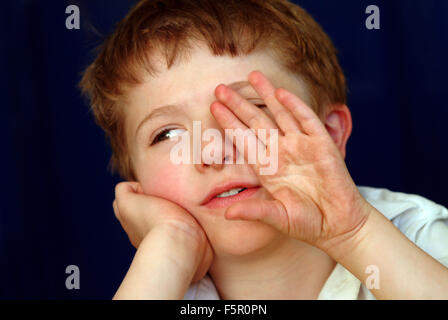 L'enseignement des besoins spéciaux, en utilisant makaton signature à l'école les enfants d'Elmtree, Chesham, Buckinghamshire. Banque D'Images