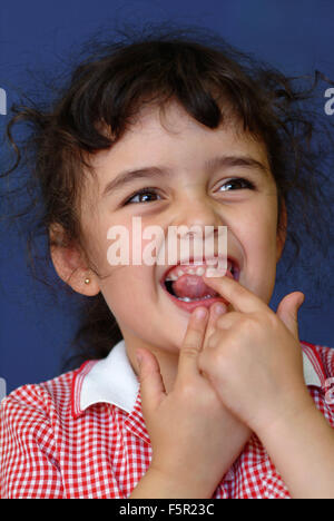 L'enseignement des besoins spéciaux, en utilisant makaton signature à l'école les enfants d'Elmtree, Chesham, Buckinghamshire. Banque D'Images