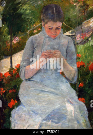 Jeune fille au jardin aka Femme cousant - Girl in garden aka Woman sewing 1880-1882 Mary Cassatt France French Banque D'Images