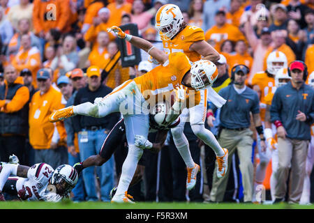 07 novembre 2015 : Jalen Hurd # 1 de la Pennsylvania bénévoles s'exécute la balle pendant la NCAA Football match entre l'Université du Tennessee bénévoles et la Caroline du Sud au Stade de Neyland Gamecocks de Knoxville, TN/CSM Gangloff Tim Banque D'Images