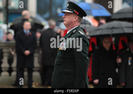 Belfast, Royaume-Uni. 8e novembre 2015. Service de police d'Irlande du Nord (PSNI) Chef de la police Mr George Hamilton au cénotaphe pour la journée nationale du souvenir.. Credit : Bonzo/Alamy Live News Banque D'Images