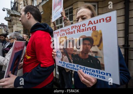 Londres, Royaume-Uni. 8 novembre, 2015. Élection birmane ambassade protester Crédit : Guy Josse/Alamy Live News Banque D'Images