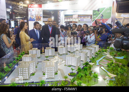 Mumbai, Maharashtra, Inde. Nov 6, 2015. 6 Nov 2015 - Mumbai - India.The Dubai Property Show à Mumbai a bénéficié d'une grande attention dans l'Inde. © Subhash Sharma/ZUMA/Alamy Fil Live News Banque D'Images