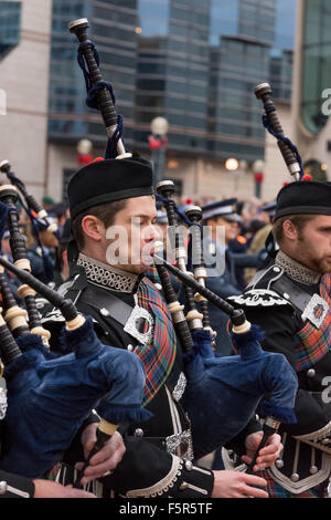 Birmingham, UK. 8 novembre, 2015. Jour de la mémoire nationale Centenary Square BIRMINGHAM UK Crédit : David Holbrook/Alamy Live News Banque D'Images