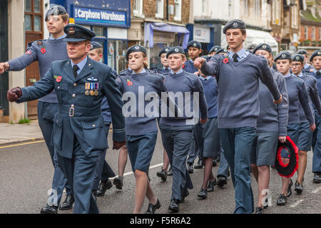 Oakham, Rutland, UK. 8e novembre 2015. Les membres de l'Air Training Corps marchant à tous les Saints dans l'église du souvenir d'Oakham crédit service : Jim Harrison/Alamy Live News Banque D'Images