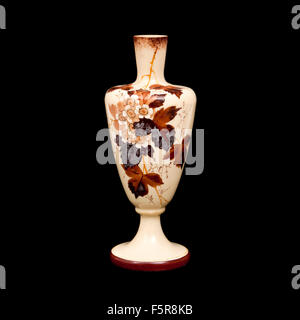 Victorien Antique vase en verre opalescent peint à la main Banque D'Images