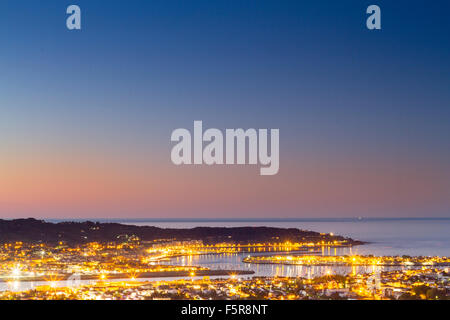 Vue panoramique sur la baie de Txingudi au coucher du soleil, vu de San Marcial viewer, Irun, Gipuzkoa, Pays Basque. Banque D'Images