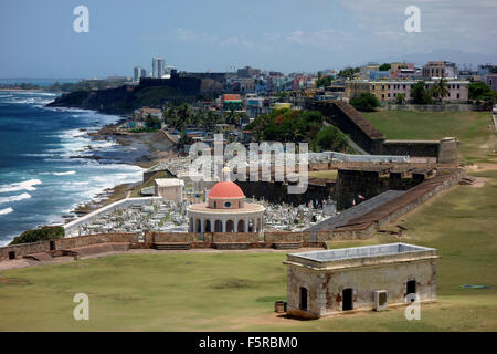 Vue sur la vieille ville de San Juan de fort El Morro, San Juan, Puerto Rico, des Caraïbes Banque D'Images