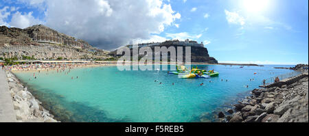 La plage d''Amadores, ESPAGNE - 28 octobre ; Panorama de la plage d''Amadores, Gran Canaria, Espagne. Situation de voyage populaires près de Puerto Rico à Banque D'Images