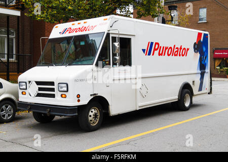 Camion de livraison de Purolator. Purolator est une société de messagerie. Banque D'Images