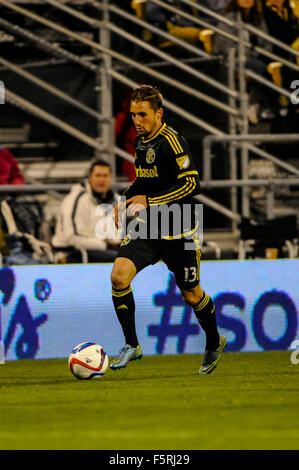 Columbus, Ohio, USA. 05Th Nov, 2015. Columbus Crew milieu SC Ethan Finlay (13) dans la seconde moitié de l'Audi 2015 MLS Cup Playoffs match entre l'Impact de Montréal et Columbus Crew Stadium, MAPFRE à SC à Columbus OH. Le 8 novembre 2015. Columbus Crew SC a remporté en un peu plus de temps avec un score global de 4 à 3. Crédit photo : Dorn Byg/CSM Crédit : Cal Sport Media/Alamy Live News Banque D'Images