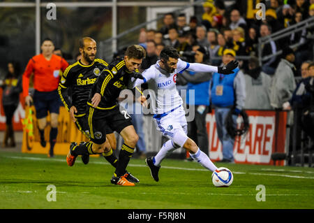 Columbus, Ohio, USA, le 08 novembre, 2015. Columbus Crew milieu SC Wil Trapp (20) et le milieu de terrain de l'Impact de Montréal Ignacio Piatti (10) Bataille pour la balle dans la première moitié de l'Audi 2015 MLS Cup Playoffs match entre l'Impact de Montréal et Columbus Crew Stadium, MAPFRE à SC à Columbus OH. Le 8 novembre 2015. Columbus Crew SC a remporté en un peu plus de temps avec un score global de 4 à 3. Crédit photo : Dorn Byg/CSM Crédit : Cal Sport Media/Alamy Live News Banque D'Images