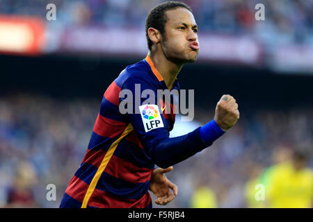 Barcelone, Espagne. Nov 8, 2015. Neymar Barcelone célèbre sa notation au cours de la première division espagnole match de football contre Villarreal au Camp Nou à Barcelone, Espagne, le 8 novembre, 2015. Barcelone a gagné 3-0. Credit : Pau Barrena/Xinhua/Alamy Live News Banque D'Images