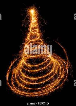 Spirale mousseux comme un arbre de Noël magique avec haut brillant sur fond noir Banque D'Images