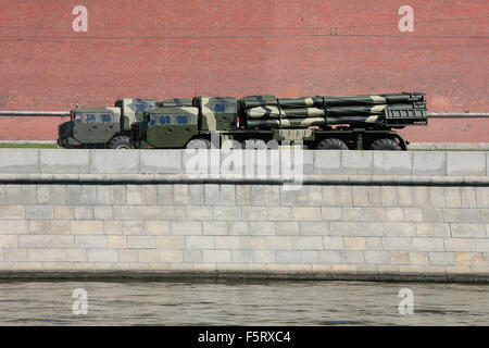 Le BM-30 Smertch des lance-roquettes multiples au cours de la Parade de la victoire à Moscou de 2009 à Moscou, Russie Banque D'Images