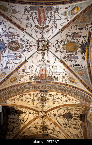 L'hôtel de ville de Florence, la première cour des peintures au plafond dans le Palazzo Vecchio, Piazza della Signoria, Florence, Italie Banque D'Images