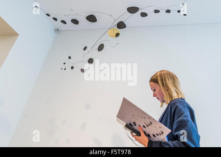 Londres, Royaume-Uni. 09Th Nov, 2015. Alexander Calder : l'exécution de la sculpture. Calder a été l'un des véritables artistes du 20ème siècle et comme un pionnier de la sculpture cinétique, joué un rôle essentiel dans l'élaboration de l'histoire du modernisme. Alexander Calder : l'exécution de la sculpture rassemble environ 100 œuvres de révéler comment la sculpture de Calder s'est avéré un objet statique dans un travail en constante évolution pour être connu en temps réel. Crédit : Guy Bell/Alamy Live News Banque D'Images