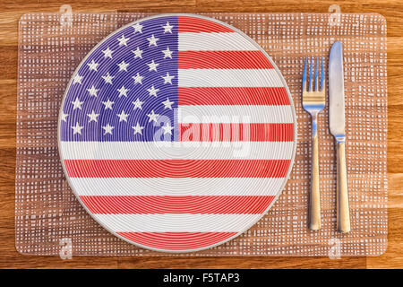 Assiette à dîner avec le drapeau des États-Unis d'Amérique sur elle pour votre nourriture et boisson des concepts. Banque D'Images