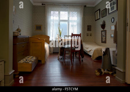 Chambre historique, salon et salle à manger à Copenhague une télévision. Le Musée des Travailleurs (Arbejdermuseet) à Copenhague. Banque D'Images