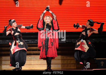 Samedi. Nov 7, 2015. Madonna se produit en concert au cours de sa 'Rebel Heart Tour' à Prague, en République tchèque, le samedi 7 novembre 2015. © Katerina Sulova/CTK Photo/Alamy Live News Banque D'Images