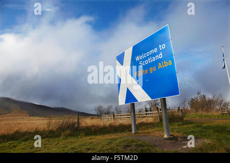 'Bienvenue à l'Ecosse' signe sur l'A68 Route principale comme il traverse la frontière de l'Angleterre à l'Ecosse, Grande-Bretagne, Royaume-Uni. Banque D'Images