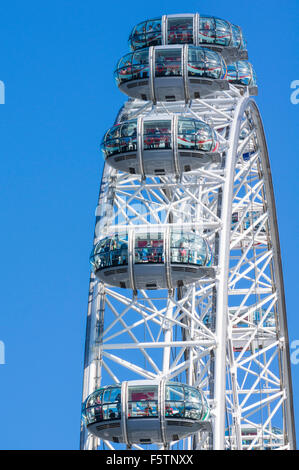 Le London Eye (gros plan de l'podson la grande roue carousel South Bank London England GB UK EU Europe Banque D'Images