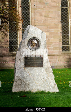 Mitchell Mary Slessor monument érigé sur janvier 2015 sur le 100e anniversaire de sa mort, à l'église au clocher à Dundee, Royaume-Uni Banque D'Images