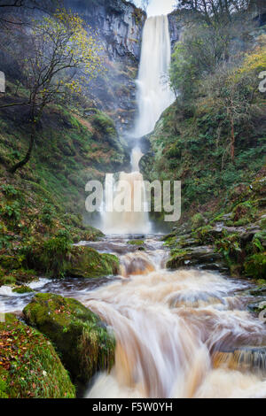 Pistyll Rhaeadr cascade dans les montagnes Berwyn, près de Llanrhaeadr-ym-Mochnant, Powys, Wales Banque D'Images