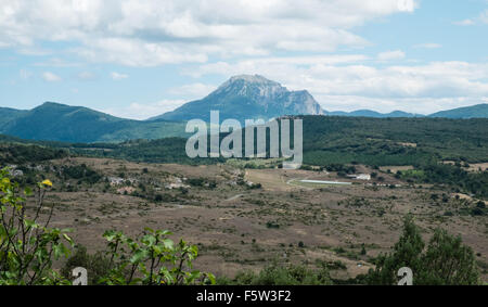 Bugarach, Peak Pic,de,de,randonnée,Nouvelles,âge,OVNI hippy. En décembre 2012, les foules se sont réunis à Bugarach comme cru fin du monde. Banque D'Images