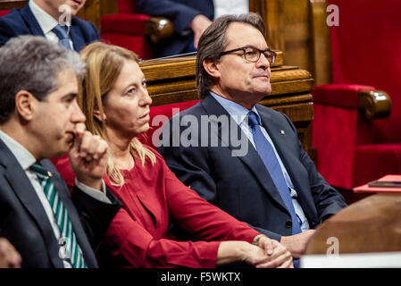 Barcelone, Catalogne, Espagne. Nov 9, 2015. Le président Catalan Artur Mas par intérim après son intervention pour le débat d'investiture pour la présidence catalane les élections régionales suivantes sans avoir trouvé le vote majoritaire du parlement catalan jusqu'à présent. Credit : matthi/Alamy Live News Banque D'Images