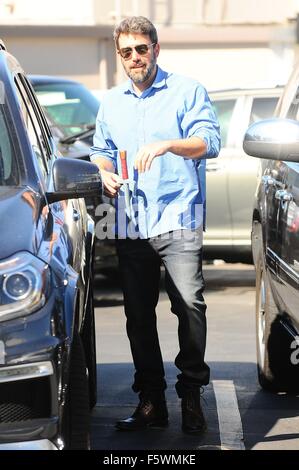 Ben Affleck et Jennifer Garner prendre leurs trois enfants pour le marché de producteurs à Brentwood avec : Ben Affleck Où : Los Angeles, California, United States Quand : 13 Oct 2015 Banque D'Images