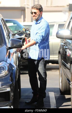 Ben Affleck et Jennifer Garner prendre leurs trois enfants pour le marché de producteurs à Brentwood avec : Ben Affleck Où : Los Angeles, California, United States Quand : 13 Oct 2015 Banque D'Images