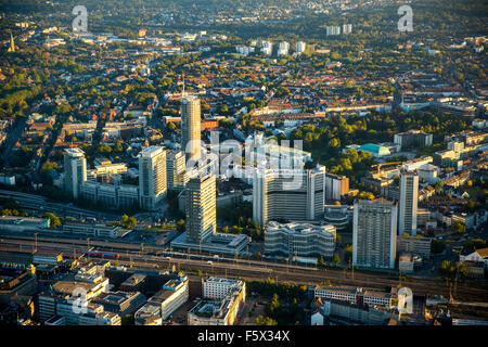 Skyline Essen, des gratte-ciel dans la ville de Essen, nouveau siège de Schenker next RAG et Evonik et tour de l'entreprise RWE RWE Essen Banque D'Images