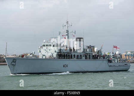 Le HMS MIddleton quitte le Royaume-Uni pour l'année 3 Déploiement du Golfe. Banque D'Images