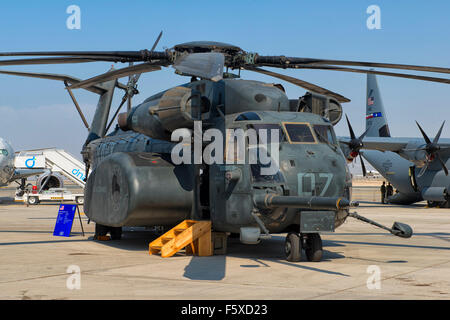 CH-53 Sea Stallion au Dubai Air Show 2015 à DUBAÏ, ÉMIRATS ARABES UNIS Banque D'Images